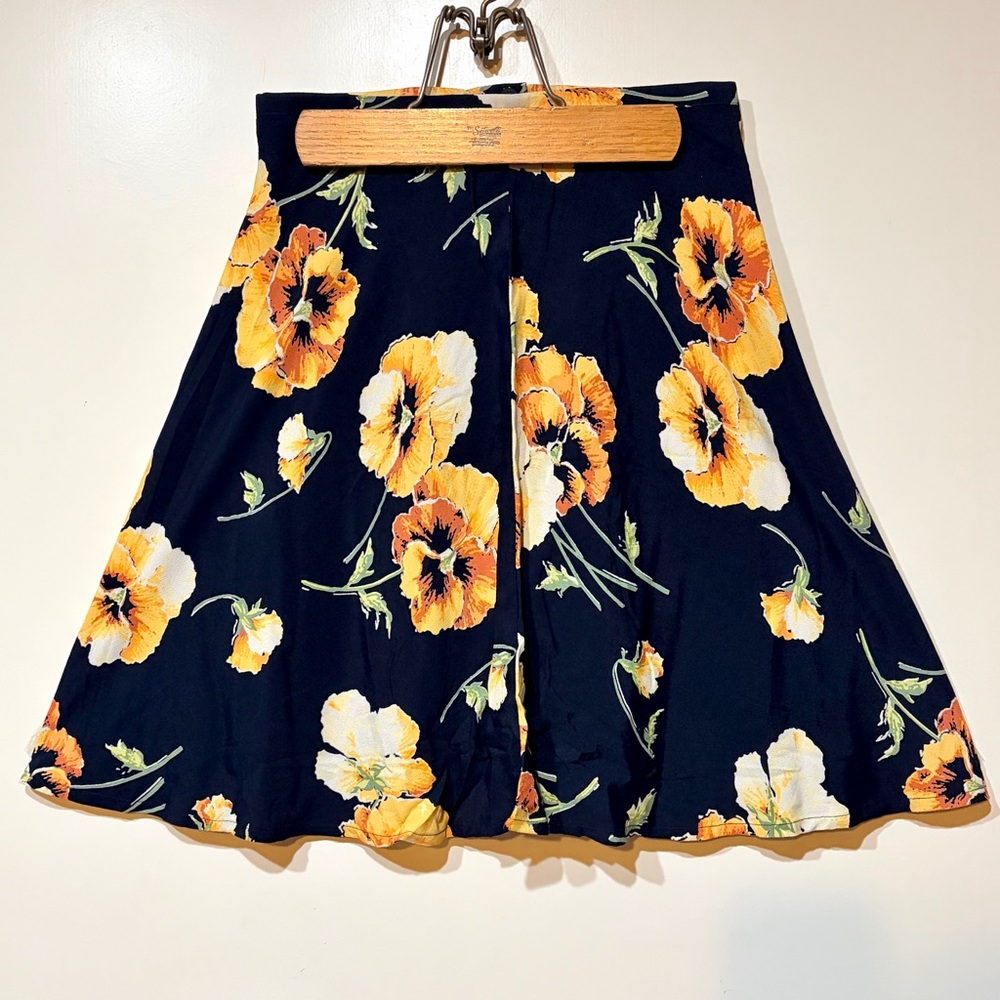 Vintage- Telluride Clothing Company- %100 Rayon- Black and Yellow Floral Skirt